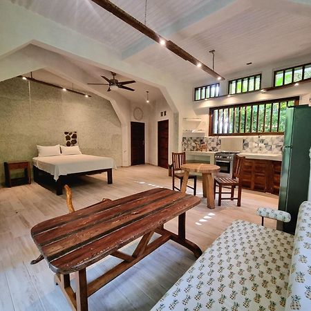 Omega Tours Eco-Jungle Lodge La Ceiba Bagian luar foto