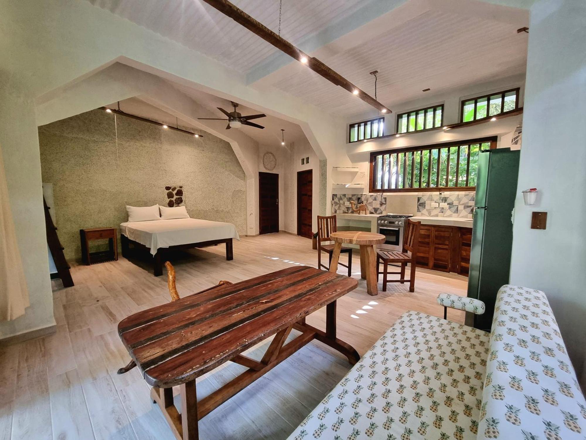 Omega Tours Eco-Jungle Lodge La Ceiba Bagian luar foto